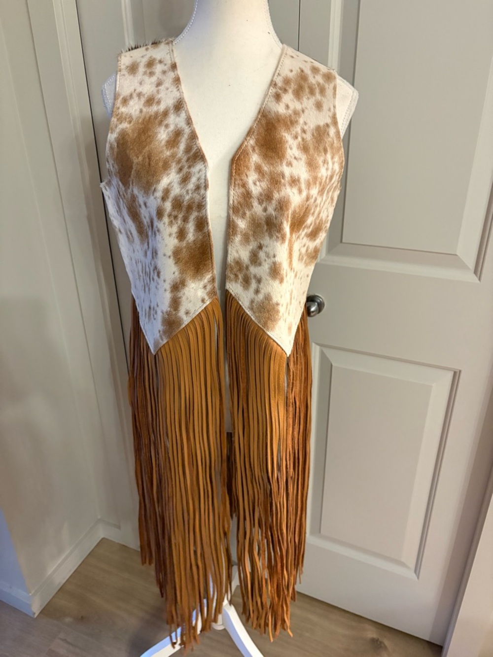 Cowhide Fringe Leather Vest in White and Tan